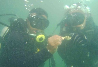 Penyematan Brevet Menyelam di kedalaman laut perairan Sorong