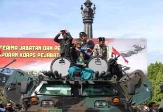 Antusias masyarakat saksikan sertijab pejabat Kodam IX Udayana 