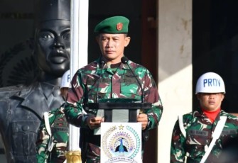Danrem 081/DSJ saat membacakan amanat Kasad