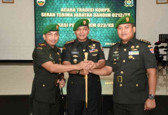 Foto bersama Danrem 023/KS usai sertijab