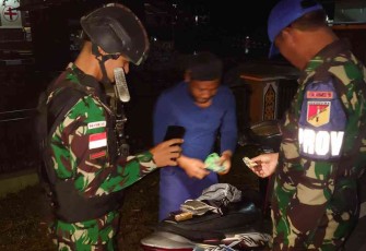Sweeping malam hari satgas Yonarmed 19/105 Trk Bogani di perbatasan 