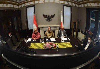 Menhub Budi Karyadi saat memberikan keterangan pers kunjungannya di Jepang