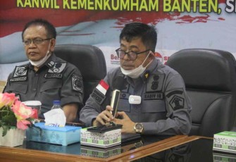 Kadiv Keimigrasian Ujo Sujoto saat memaparkan operasi gabungan pengawasan orang asing