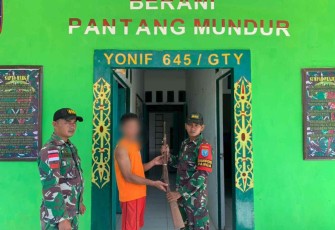 Warga perbatasan serahkan senjata api rakitan 