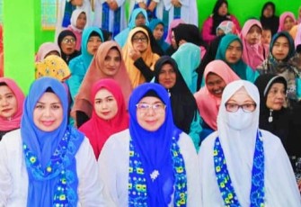 Ketua BKMT Prov Kepri Hj Dewi Kumala Sari Ansar.