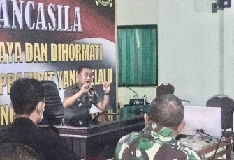Dandim 1310/Bitung Letkol Arm Yoki Efriandi. M.Han saat memimpin jam komandan