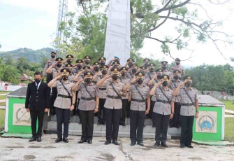 Pelaksanaan ziarah di TMP dalam rangka HUT Bhayangkara