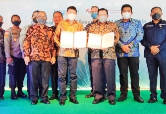 Bintan Resorts saat tunjukan nota kesepahaman atau MoU dengan Resorts World Cruises