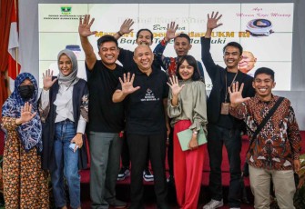 MenkopUKM Teten bersama komunitas kopi millenial Sumbar di Padang