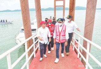 Kemenhub saat meninjau pelabuhan Bangka