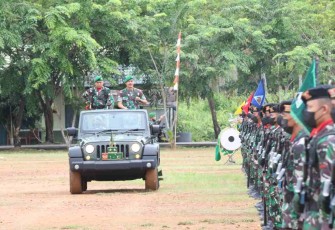 Pangdam XII/TPR mengadakan inspeksi pasukan dalam sertijab Danyonkav 12/Beruang Cakti