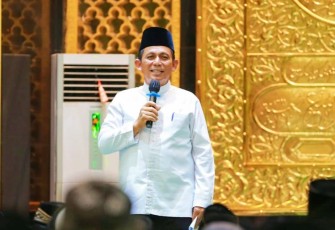 Gubernur H Ansar Ahmad 