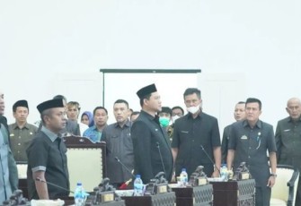 Saat Paripurna DPRD Pesibar Agenda Jawaban Pemerintah Atas Pandangan Umum Fraksi-Fraksi