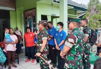 Pangdam Kasuari saat menyapa masyarakat di distrik Dabo