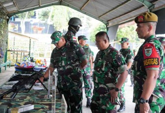 Pangdam Siliwangi saat cek kelengkapan Yonarmed-5/105 Tarik/PG