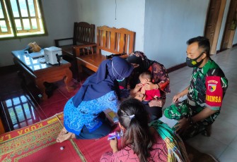 Vaksinasi anak di wilayah binaan desa Palur 