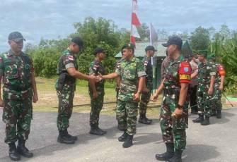 Danrem 121/Abw saat di sambut prajurit Satgas Yonif 645/Gty