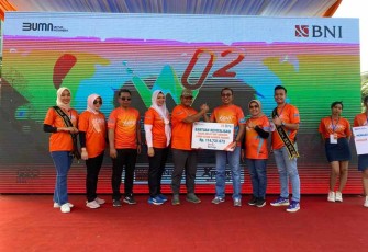 Danlanud Sutan Sjahrir saat menerima bantuan BNI 46 Padang