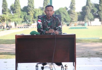 Danyonif 511/DY saat memberikan jamdan 