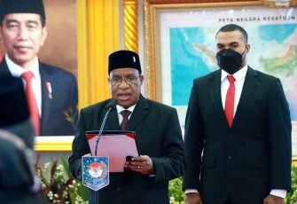 Wamendagri saat melantik pejabat di Jakarta 