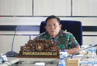 Pangkoarmada III saat memberikan arahan jajarannya