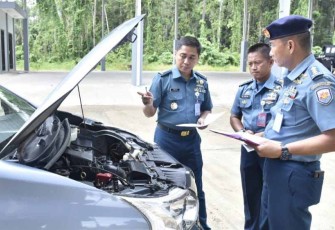 Pemeriksaan kendaraan dinas Koarmada III 