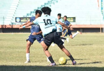 Aksi gocekan samba lewati hadangan lawan