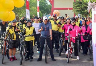 Kapolda Kalteng saat fun bike bersama masyarakat 