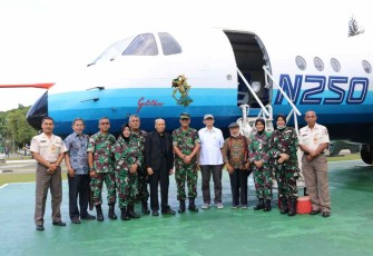 Swafoto Prof Wardiman (kemeja hitam) bersama jajaran Muspusdirla 