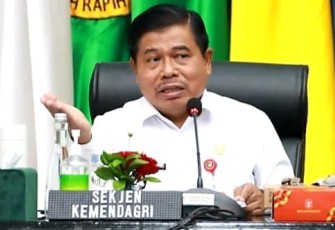 Sekjen Kemendagri Suhajar Diantoro saat menyampaikan sosialisasi transformasi kesehatan di Jakarta 