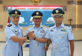Pangkoopsud I foto bersama saat sertijab Danlanud Sri Mulyono Herlambang di Jakarta 