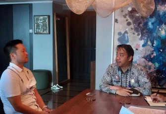 Kadiv Yankumham Andi Taletting Langi saat mengunjungi kediaman WN Australia 