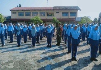 Pelajar SMPN 01 Geneng saat menerima pembekalan wawasan kebangsaan