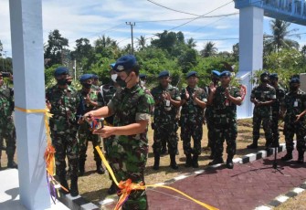 Danlanud Maimun Saleh saat gunting pita resmikan pos jaga baru di Lanud Maimun Saleh 