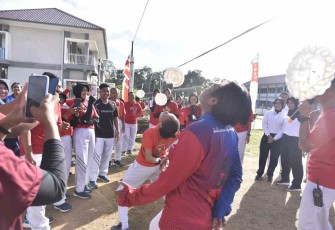 Kemeriahan lomba makan kerupuk di Koarmada III