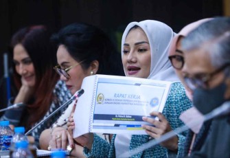 Anggota DPR RI dari fraksi Nasdem Eva Yuliana saat dengar pendapat bersama BNN RI di Jakarta 