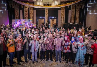 Foto bersama peserta Indonesian SDGs Corporate Summit (ISCOS) 2022 di Bali