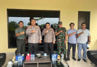 Dirpolairud Polda Banten Kombes Giuseppe Reinhard Gultom foto bersama Dandim 0623/Cilegon dan jajaran 
