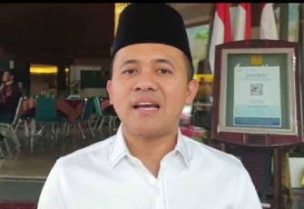 Legislator Mufti Anam anggota komisi VI DPR-RI saat memberikan keterangan pers di Jakarta 