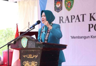 Sekertaris Umum TP PKK Pusat Nani Suhajar Diantoro saat memberikan sambutan rakornas Pokja IV TP PKK di IKN Nusantara 