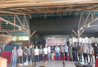 Foto bersama rakor Tim Pengawasan Orang Asing Imigrasi Kalbar