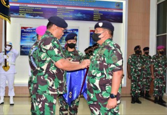 Danlantamal XIV Sorong Laksamana Pertama TNI Imam Musani saat penyerahan jabatan Dansatrol, Senin (19/9)