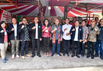 MenkopUKM Teten Masduki bersama Iskindo Provinsi Sulawesi Utara 