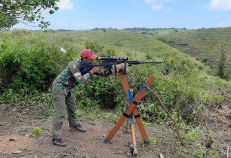 Atlet menembak TNI AL di Pangdam Udayana Bali Precesion Rifle Challenge 2022