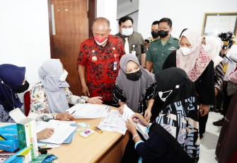 Pj Bupati Pati hadir dalam rangka pelayanan KB sambut HUT TNI