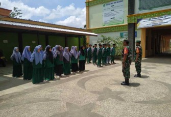 Latih Baris Berbaris siswa SMK Sulaiman