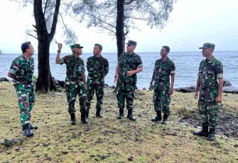 Survey lokasi Tim Bangfas Diskonsau di Lanud Maimun Saleh. Jum'at (30/9)