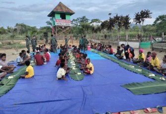 Kebersamaan antara Satgas Yonif 126/KC bersama masyarakat Papua