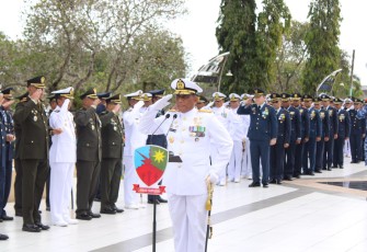 Laksma TNI Suharto Danlantamal XII/Pontianak pimpin ziarah di TMP Dharma Patria Jaya