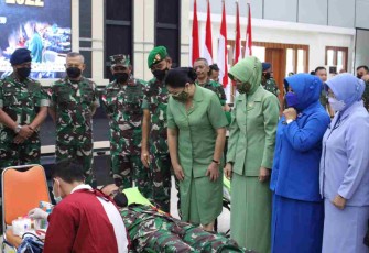 Pelaksanaan donor darah dalam rangka HUT ke 77 TNI